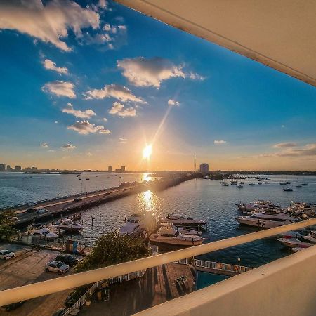 Bayfront Apartment Breathtaking Views- One Bedroom W Balcony- Living Room -Free Parking ميامي بيتش المظهر الخارجي الصورة