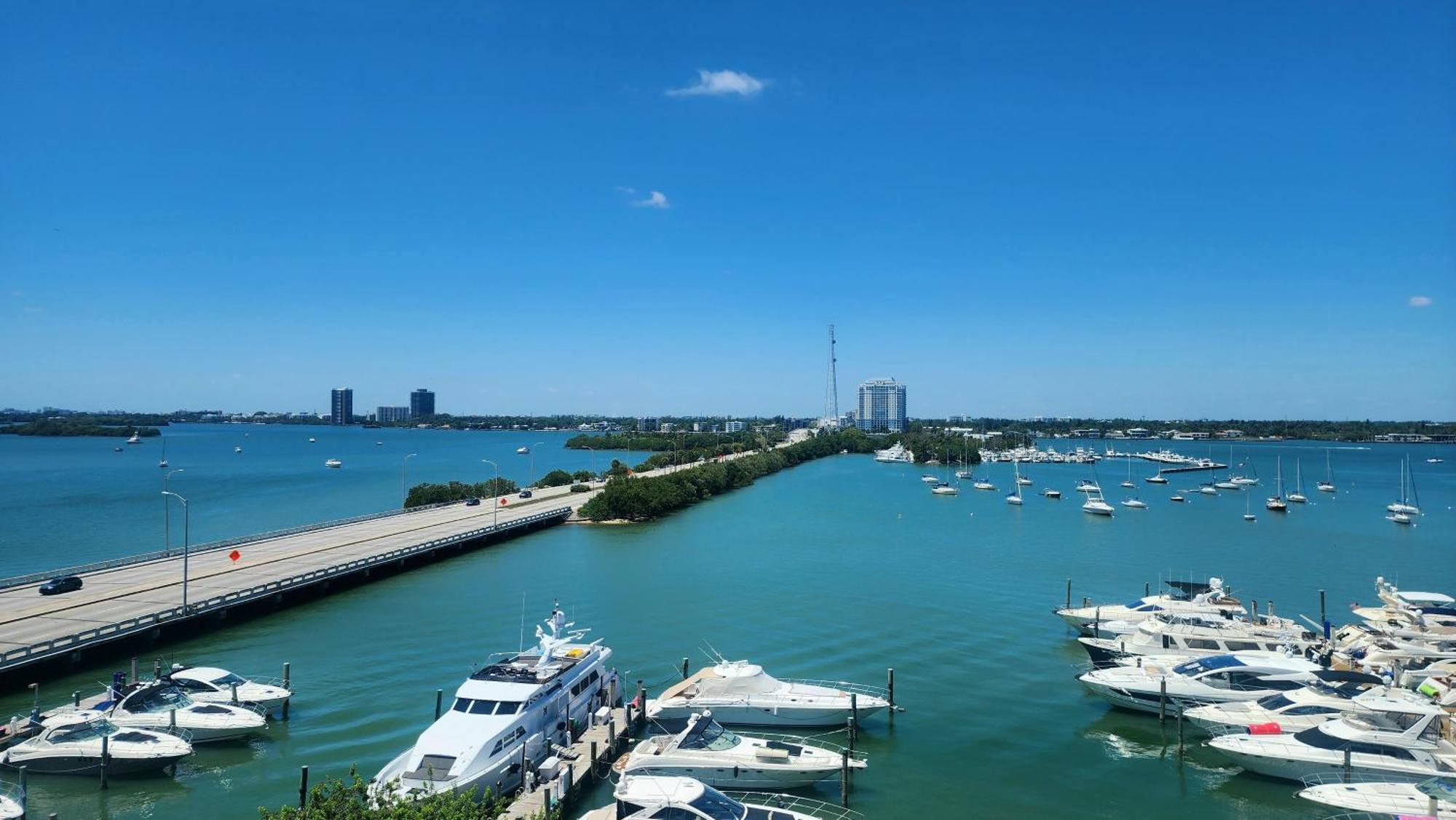 Bayfront Apartment Breathtaking Views- One Bedroom W Balcony- Living Room -Free Parking ميامي بيتش المظهر الخارجي الصورة