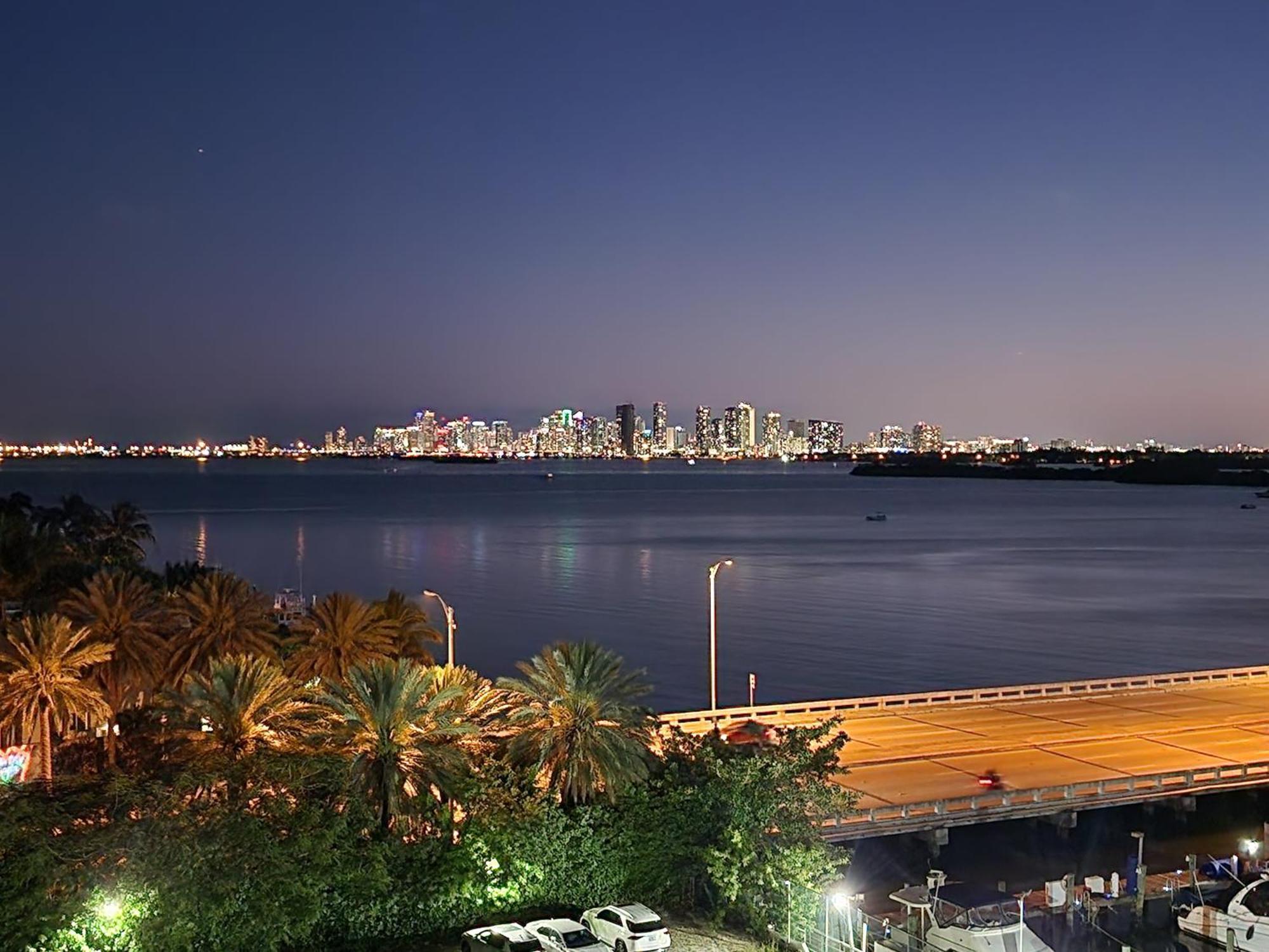 Bayfront Apartment Breathtaking Views- One Bedroom W Balcony- Living Room -Free Parking ميامي بيتش المظهر الخارجي الصورة