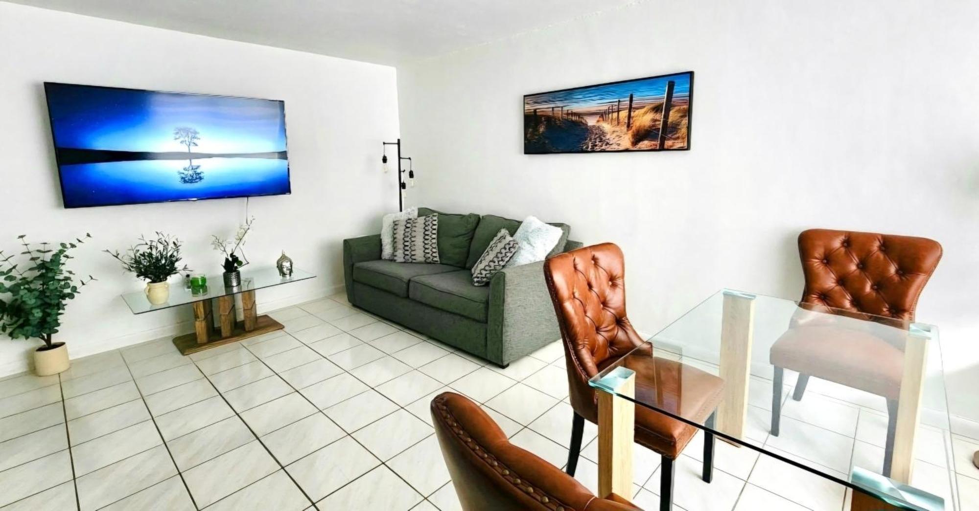 Bayfront Apartment Breathtaking Views- One Bedroom W Balcony- Living Room -Free Parking ميامي بيتش الغرفة الصورة