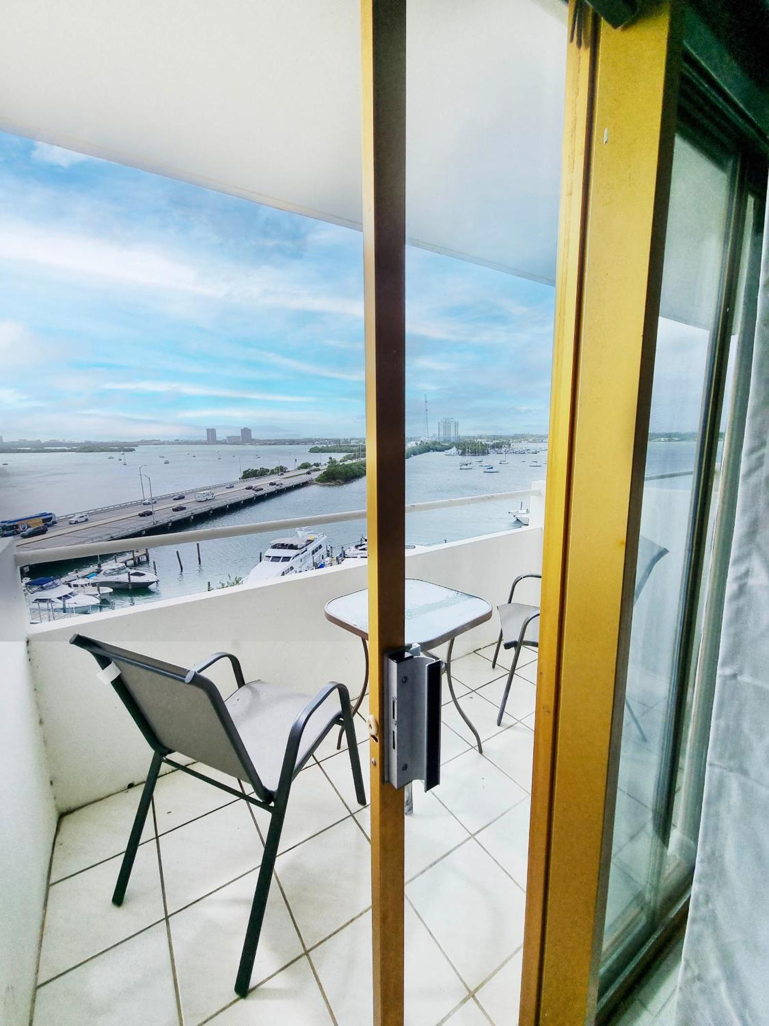 Bayfront Apartment Breathtaking Views- One Bedroom W Balcony- Living Room -Free Parking ميامي بيتش المظهر الخارجي الصورة